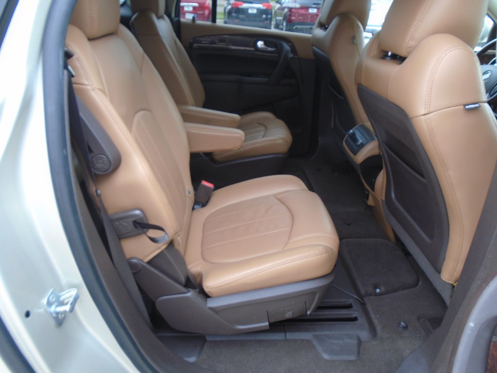 Photo 44 of this BUICK ENCLAVE