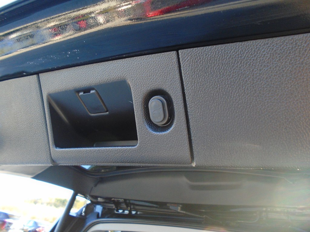 Photo 16 of this CHEVROLET TAHOE