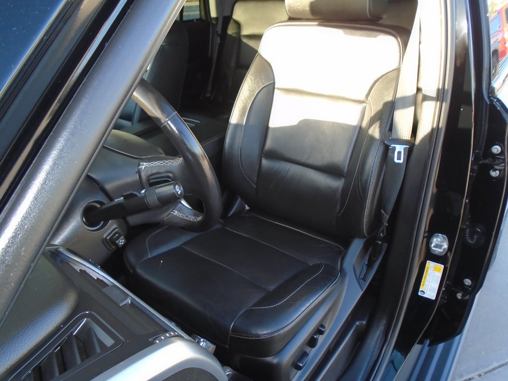 Photo 22 of this CHEVROLET TAHOE