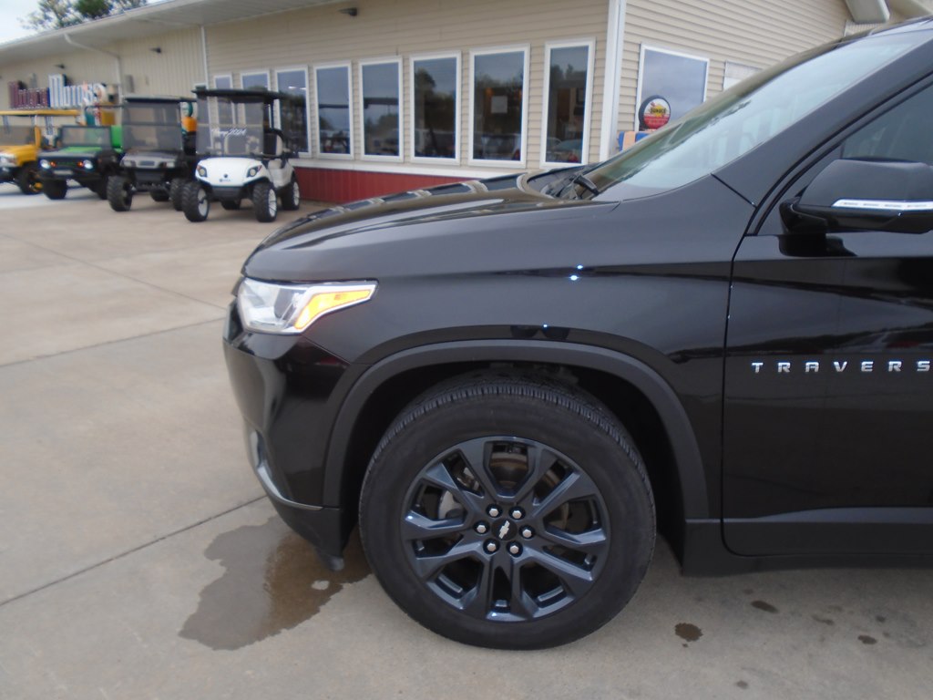 Photo 2 of this CHEVROLET TRAVERSE