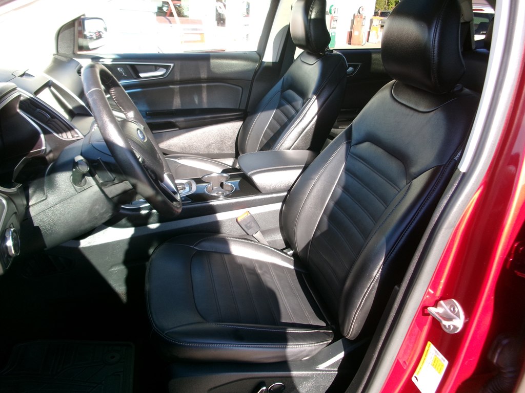 Photo 16 of this FORD EDGE