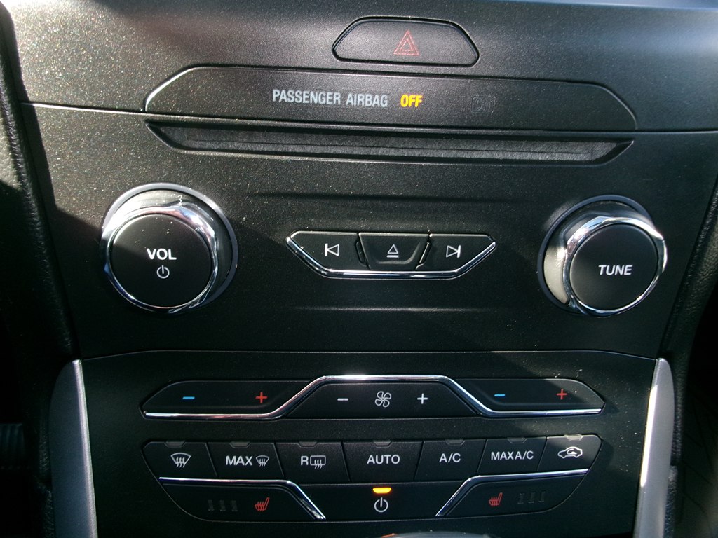 Photo 58 of this FORD EDGE
