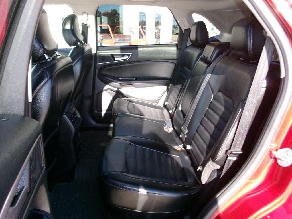 Photo 24 of this FORD EDGE