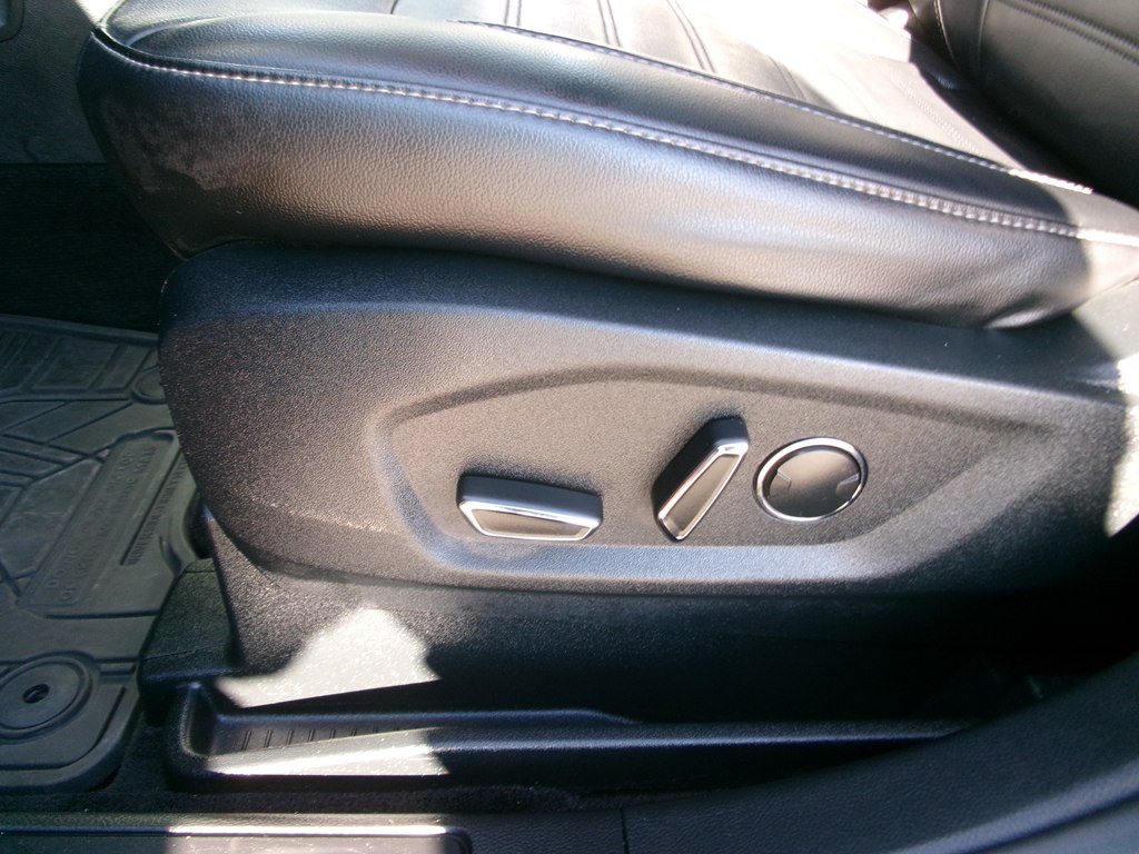 Photo 17 of this FORD EDGE