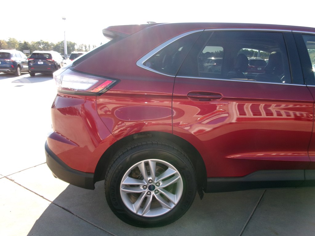 Photo 8 of this FORD EDGE