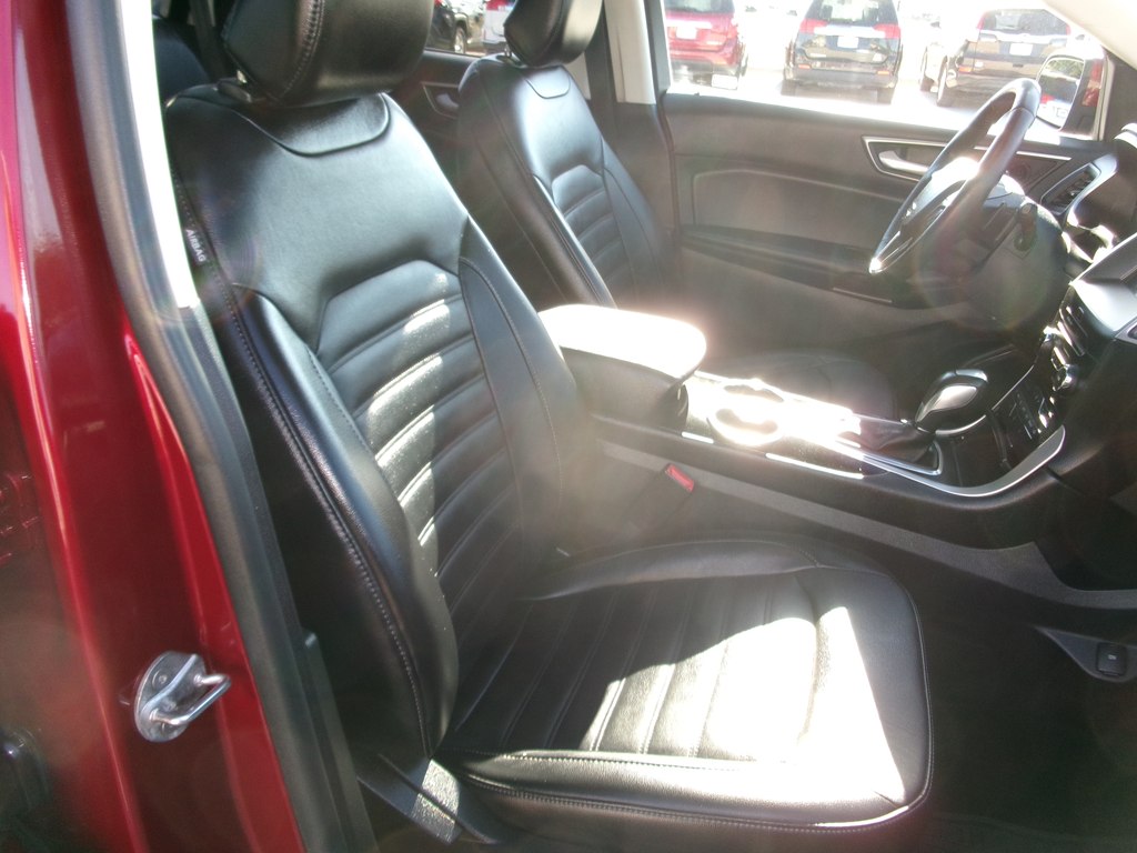 Photo 32 of this FORD EDGE