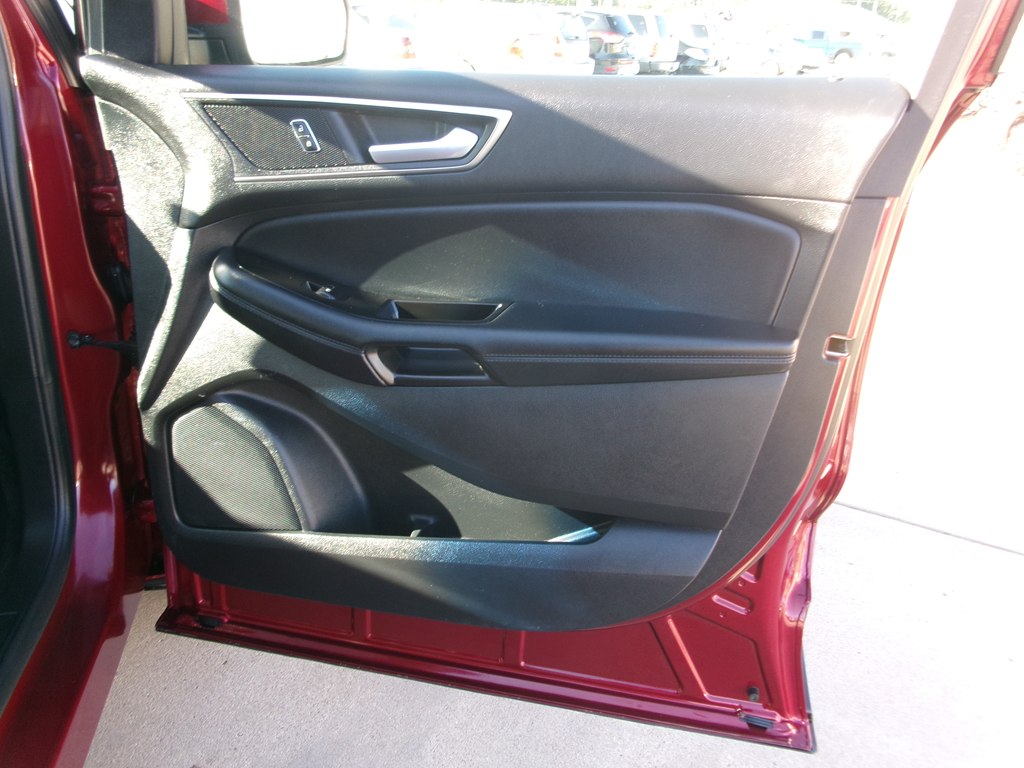 Photo 36 of this FORD EDGE