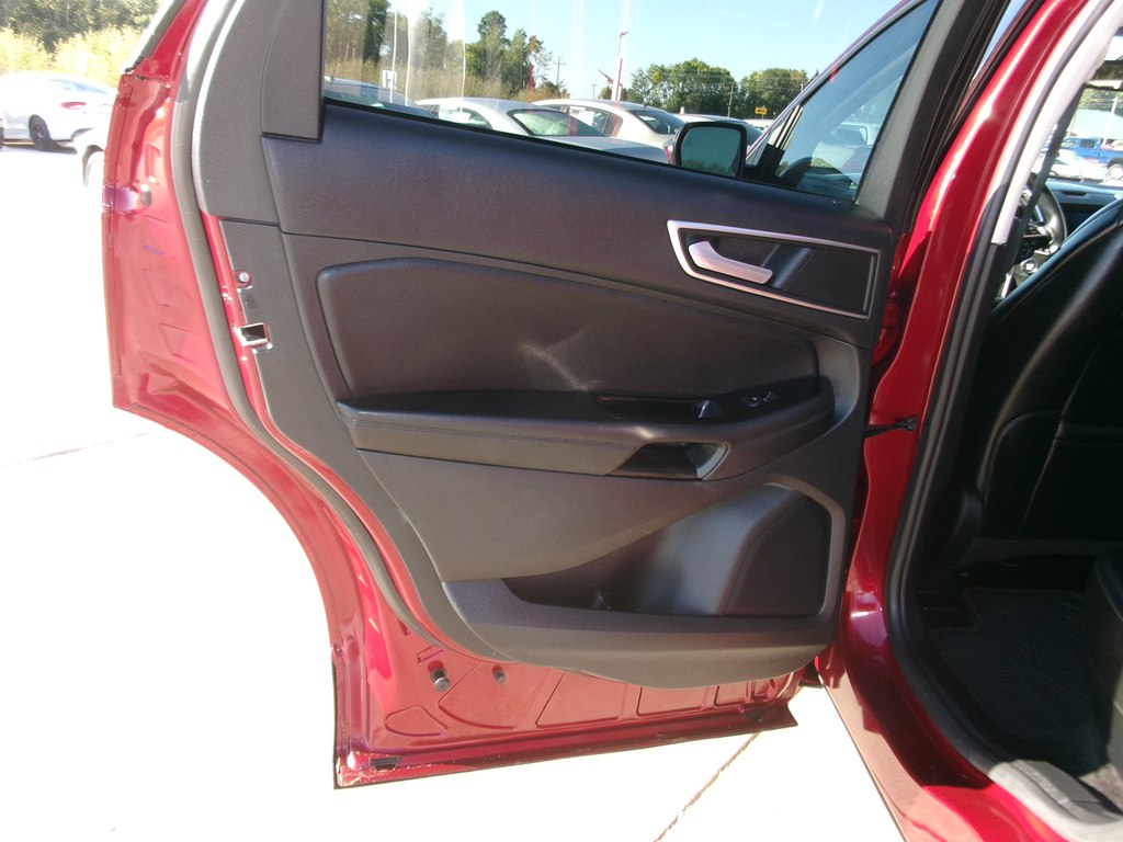 Photo 27 of this FORD EDGE