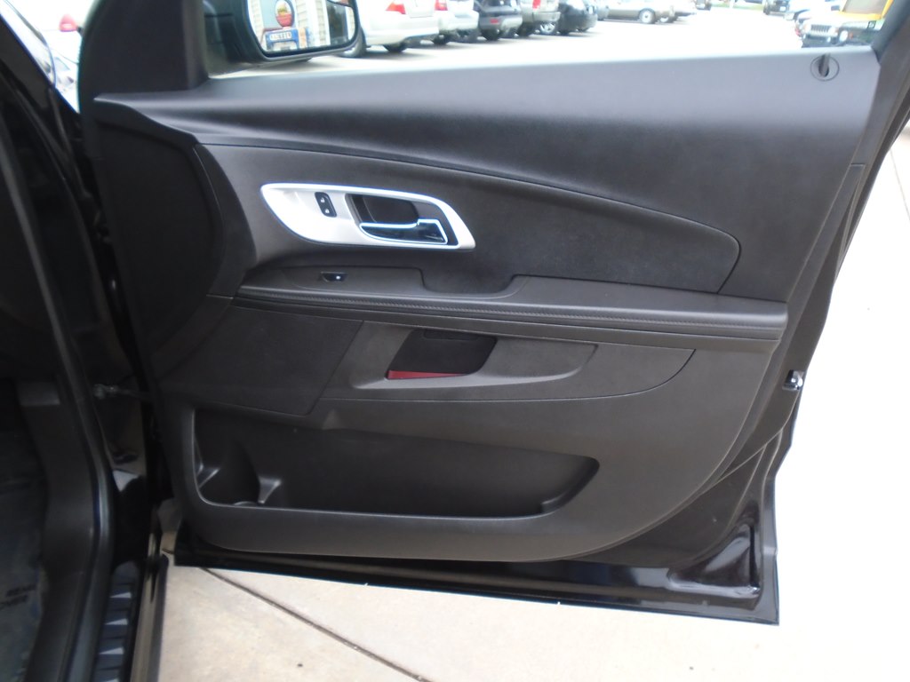 Photo 31 of this CHEVROLET EQUINOX
