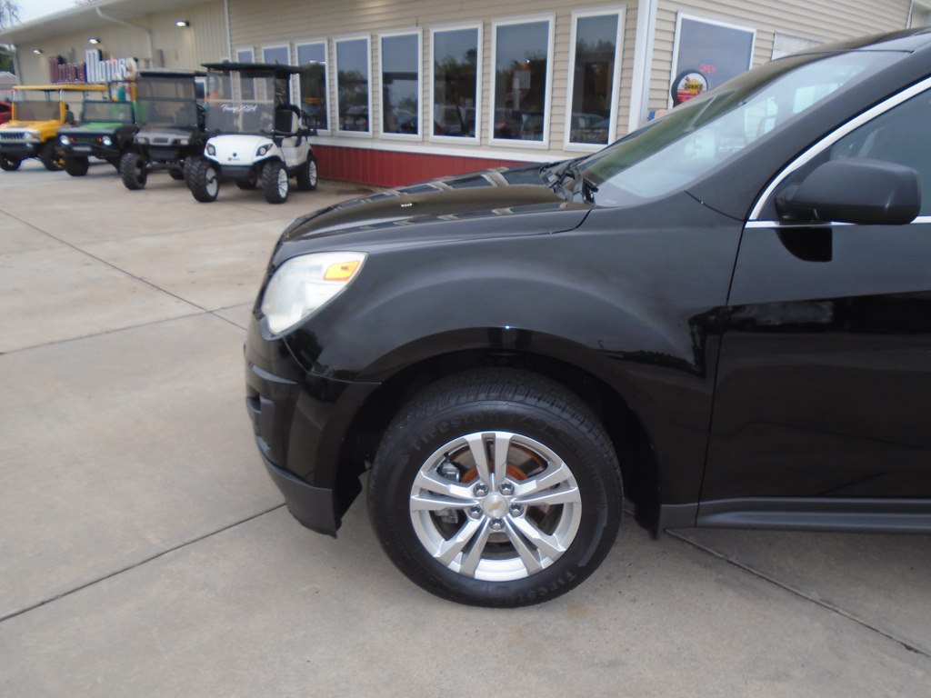 Photo 2 of this CHEVROLET EQUINOX