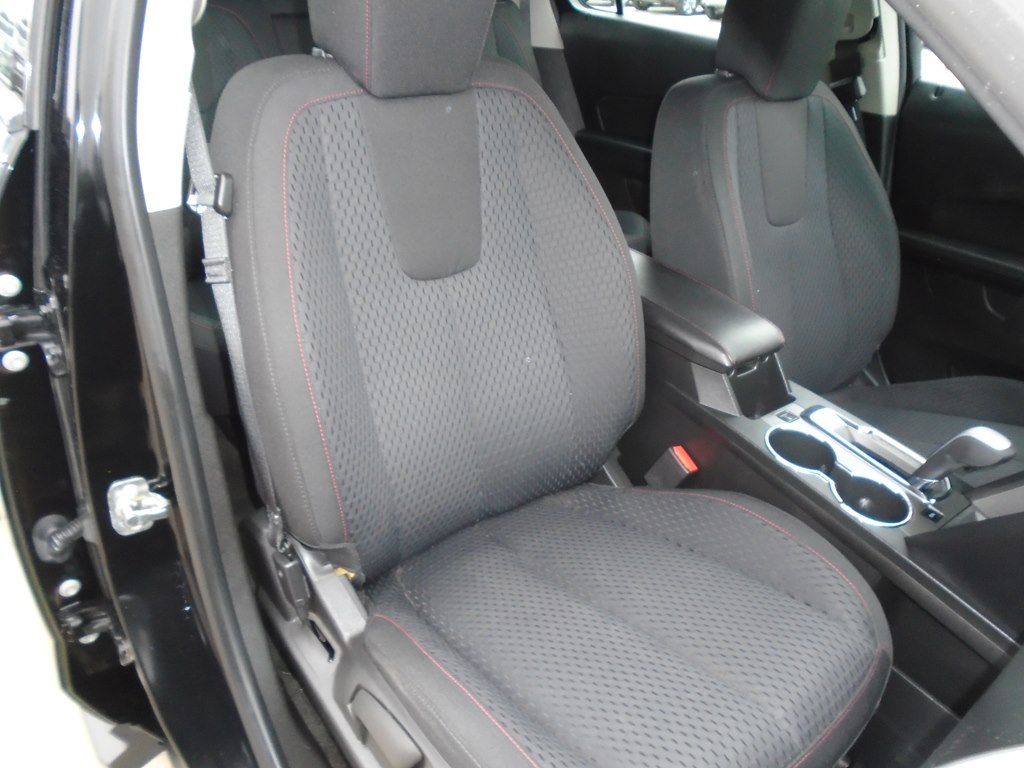 Photo 32 of this CHEVROLET EQUINOX