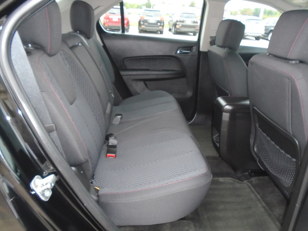 Photo 37 of this CHEVROLET EQUINOX