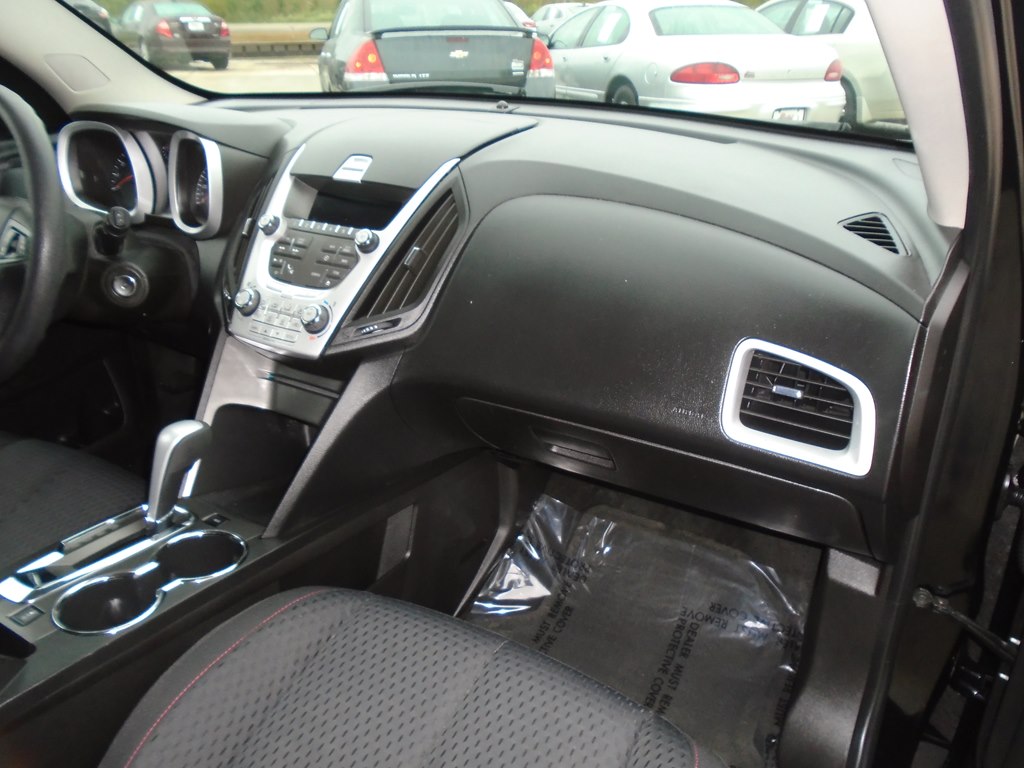 Photo 30 of this CHEVROLET EQUINOX