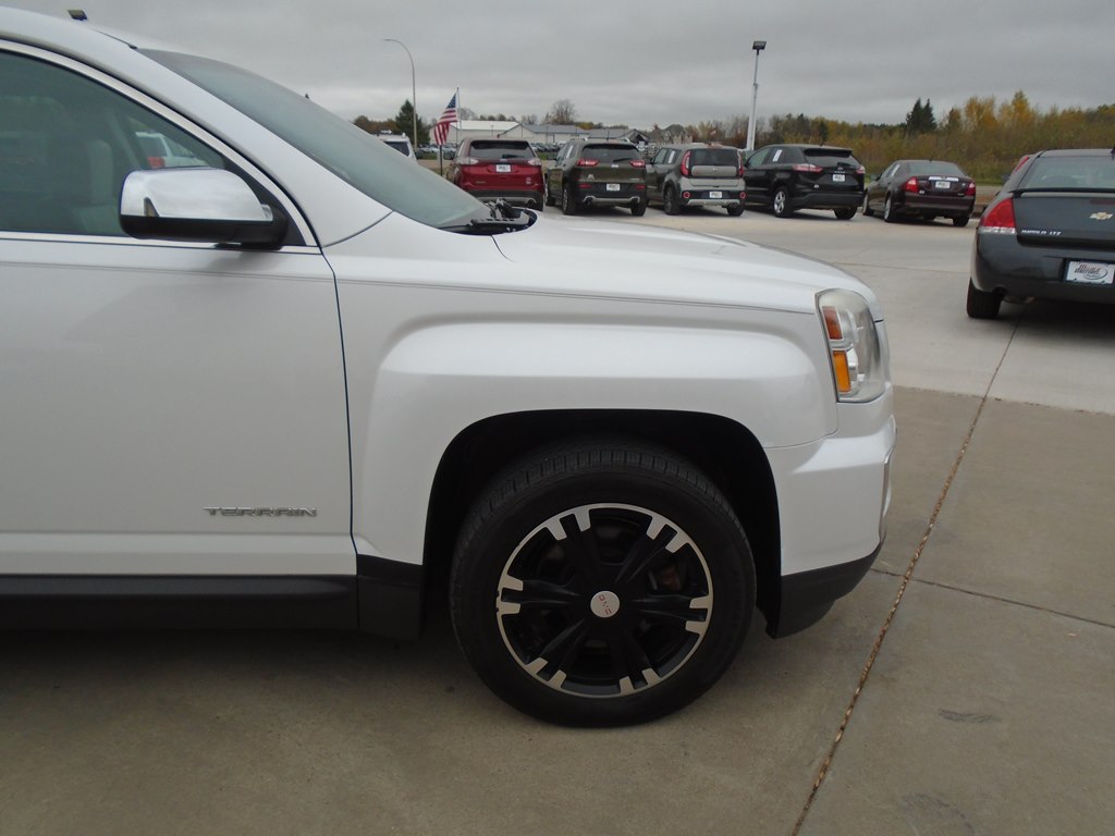 Photo 8 of this GMC TERRAIN
