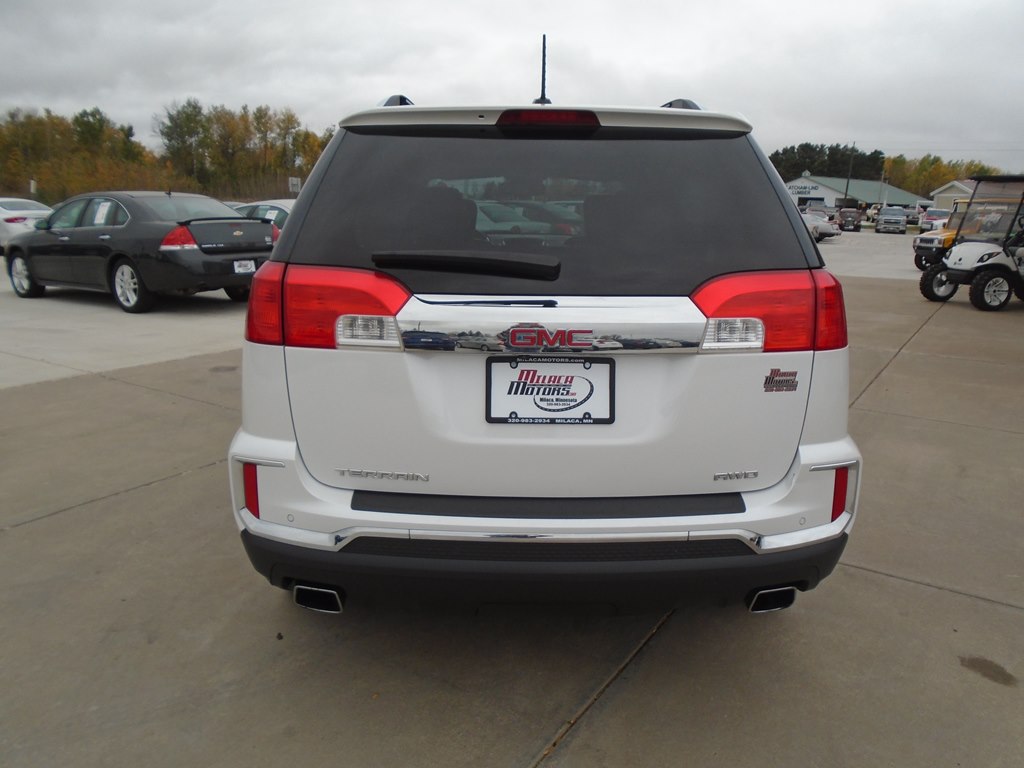 Photo 12 of this GMC TERRAIN