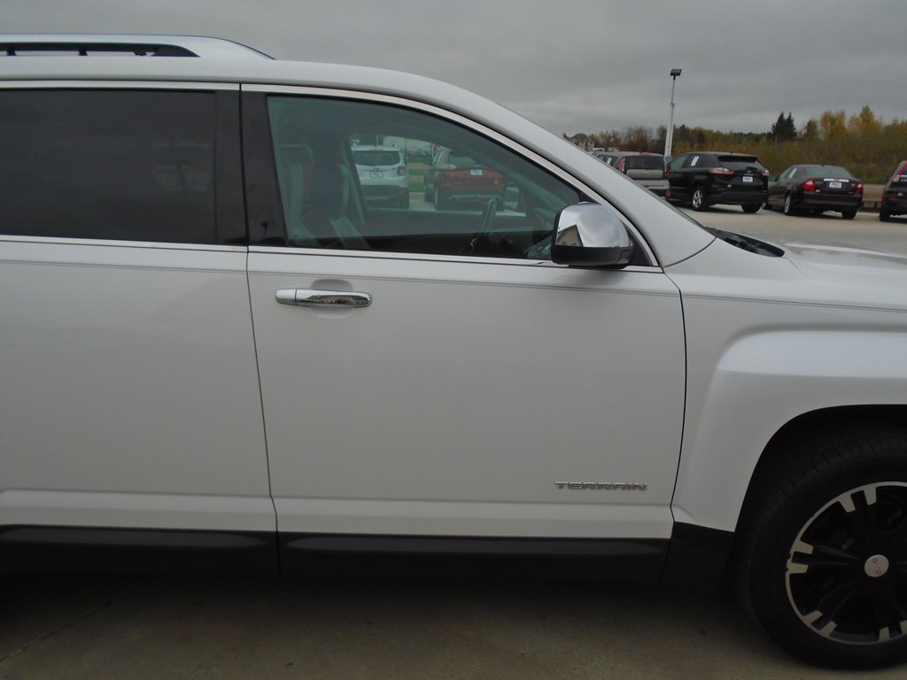 Photo 9 of this GMC TERRAIN