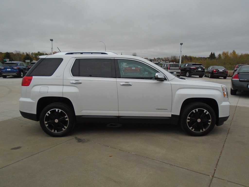 Photo 7 of this GMC TERRAIN