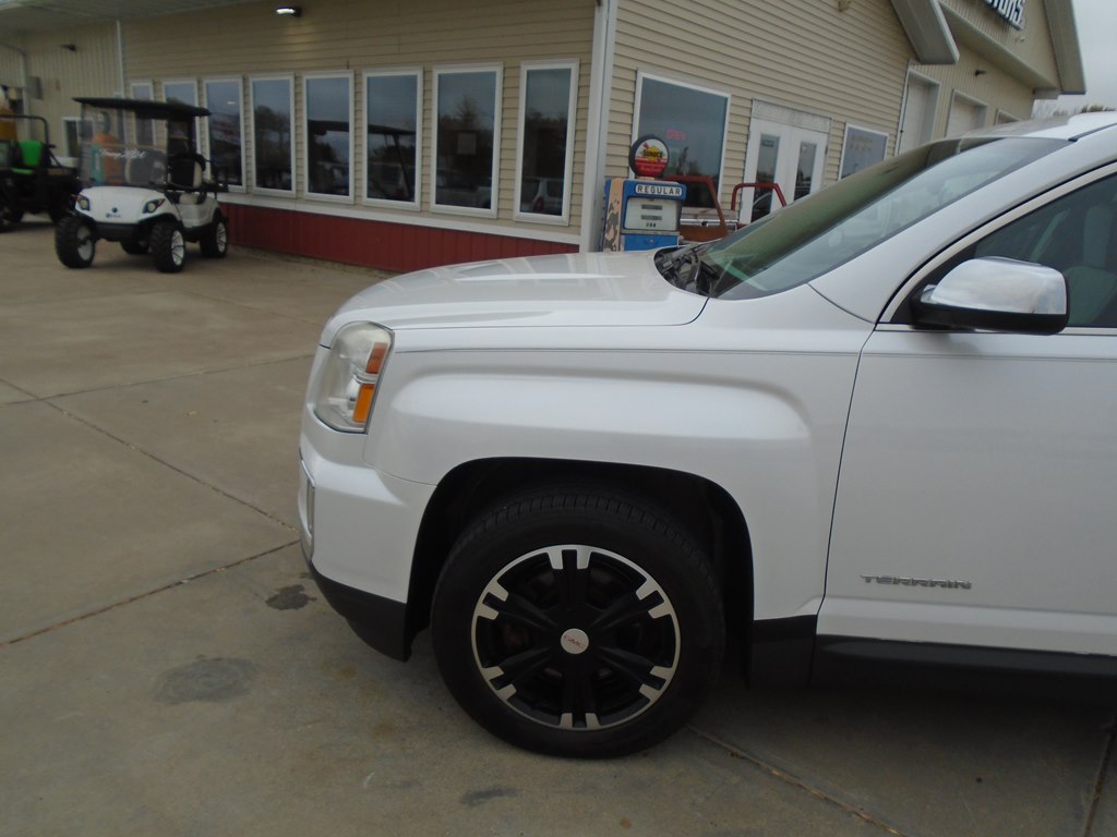 Photo 2 of this GMC TERRAIN