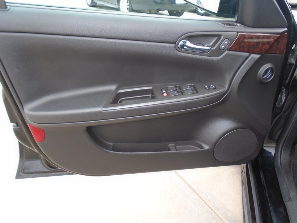 Photo 16 of this CHEVROLET IMPALA LIMITED