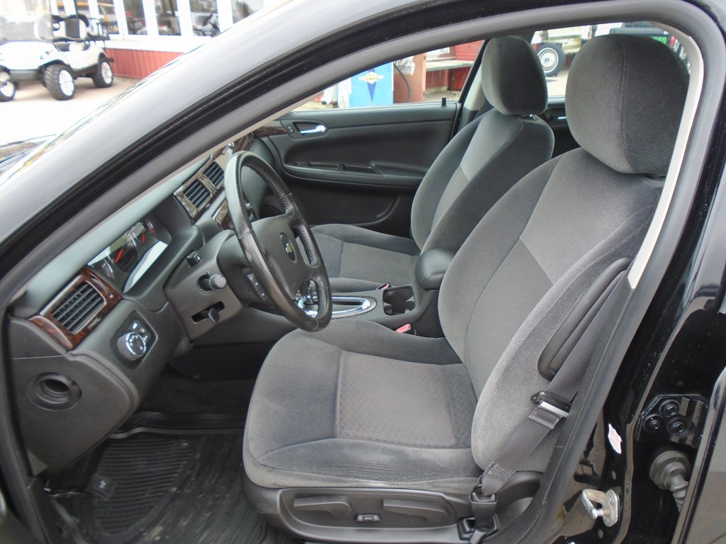 Photo 14 of this CHEVROLET IMPALA LIMITED
