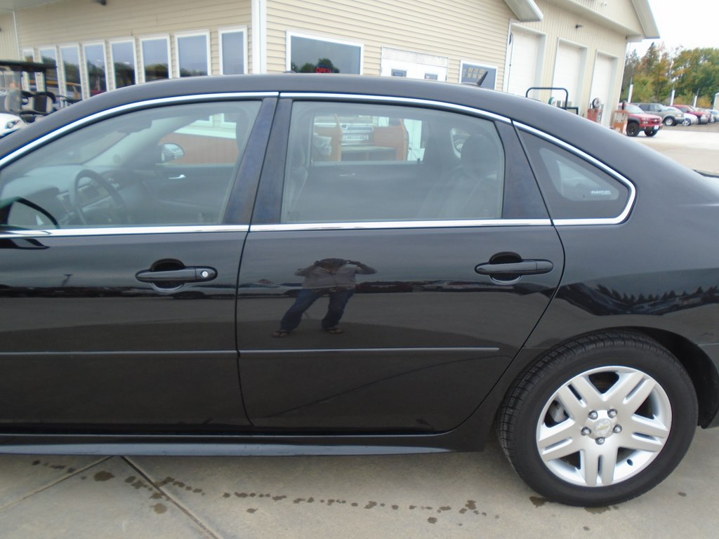 Photo 4 of this CHEVROLET IMPALA LIMITED