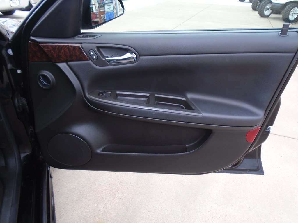Photo 33 of this CHEVROLET IMPALA LIMITED