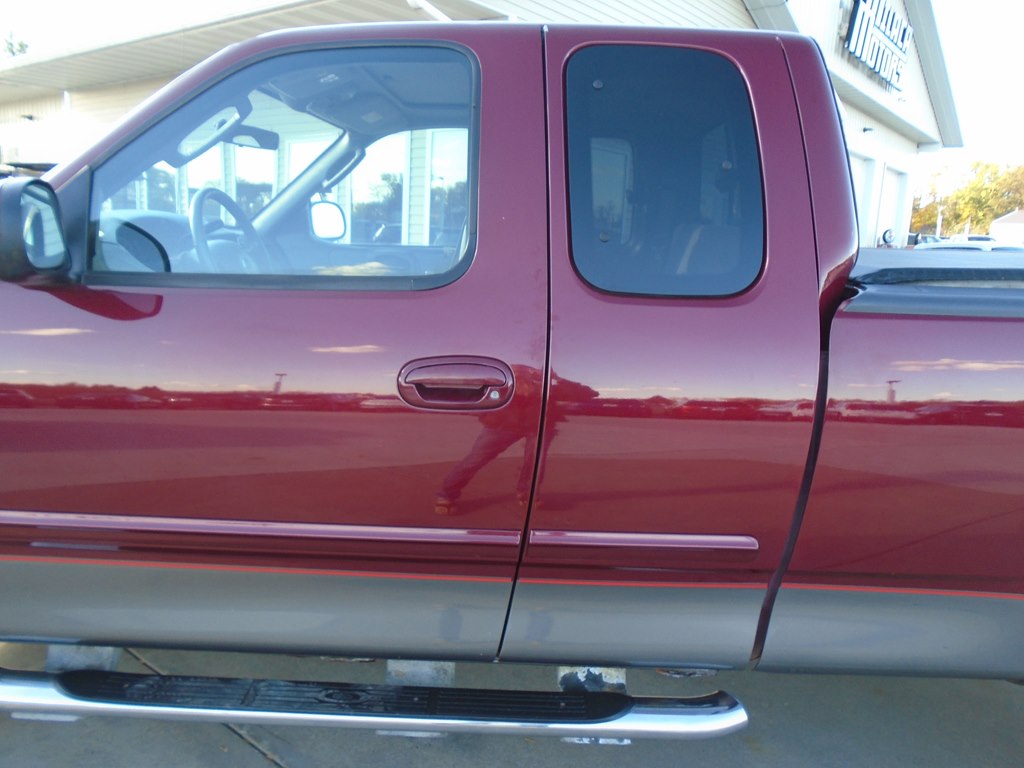 Photo 4 of this FORD F150