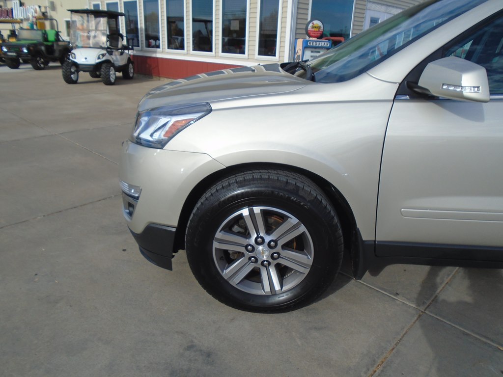 Photo 2 of this CHEVROLET TRAVERSE