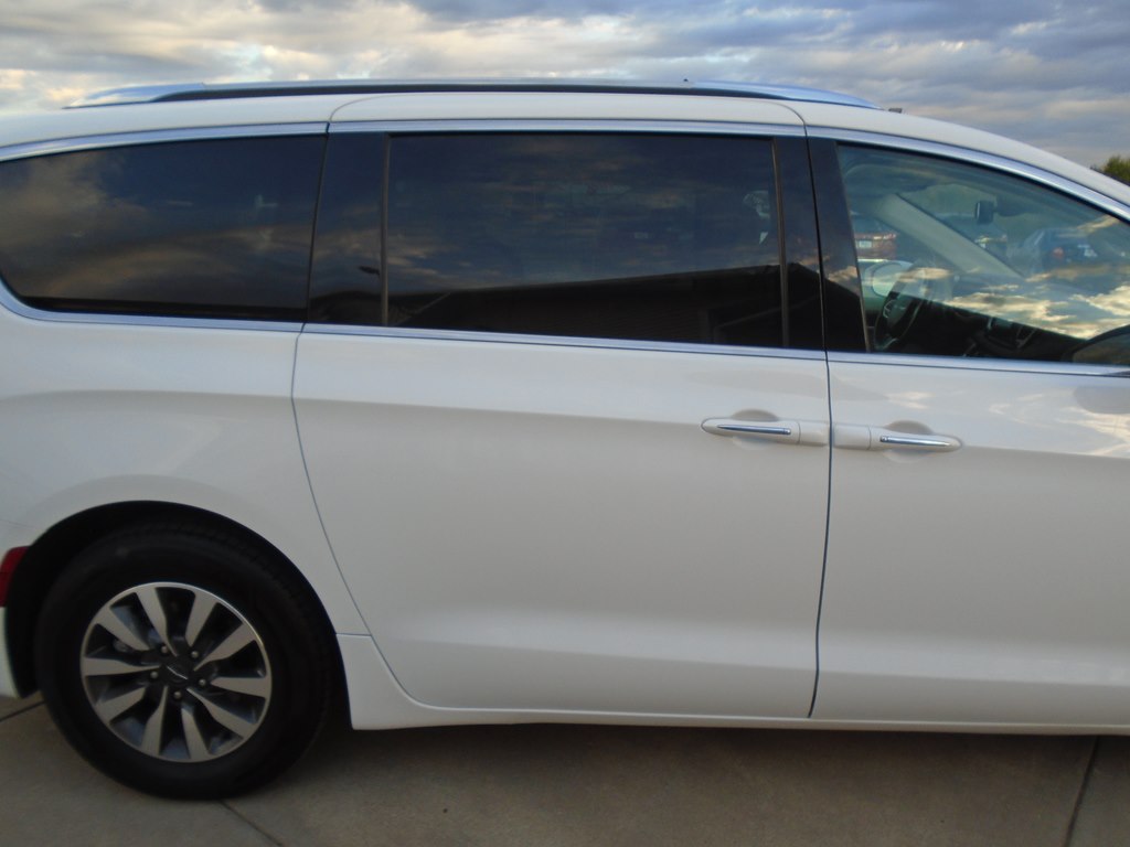 Photo 10 of this CHRYSLER PACIFICA