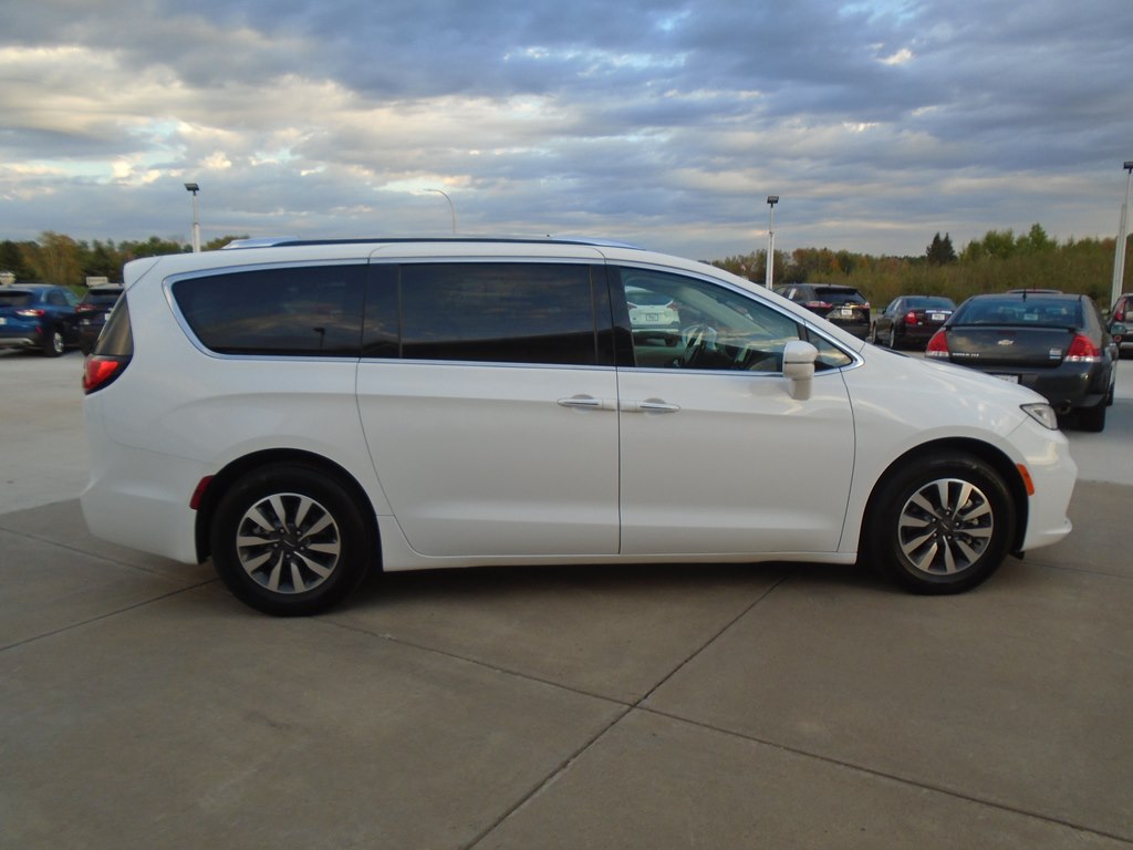 Photo 7 of this CHRYSLER PACIFICA