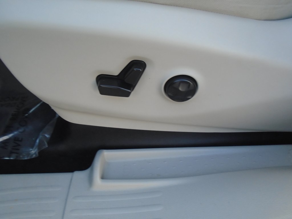 Photo 17 of this CHRYSLER PACIFICA