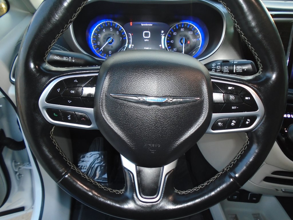 Photo 40 of this CHRYSLER PACIFICA