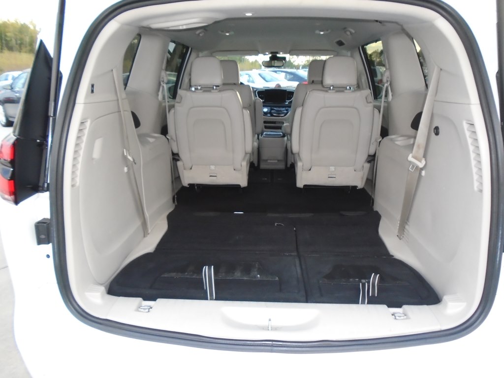 Photo 14 of this CHRYSLER PACIFICA
