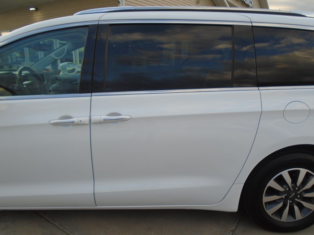 Photo 4 of this CHRYSLER PACIFICA