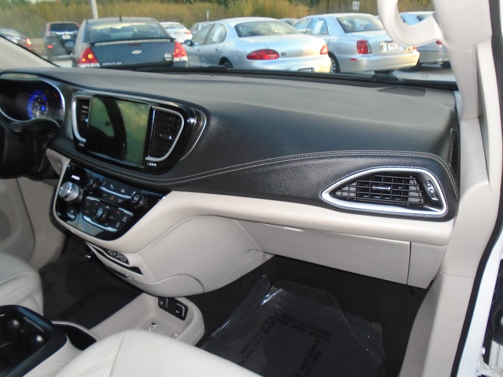 Photo 30 of this CHRYSLER PACIFICA