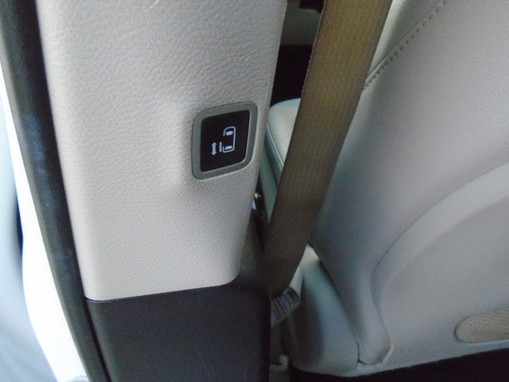 Photo 27 of this CHRYSLER PACIFICA