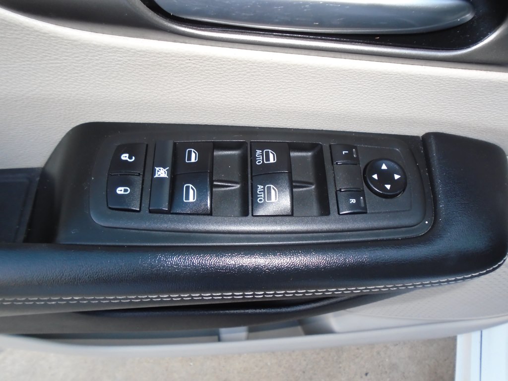 Photo 19 of this CHRYSLER PACIFICA