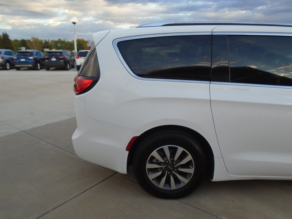 Photo 11 of this CHRYSLER PACIFICA