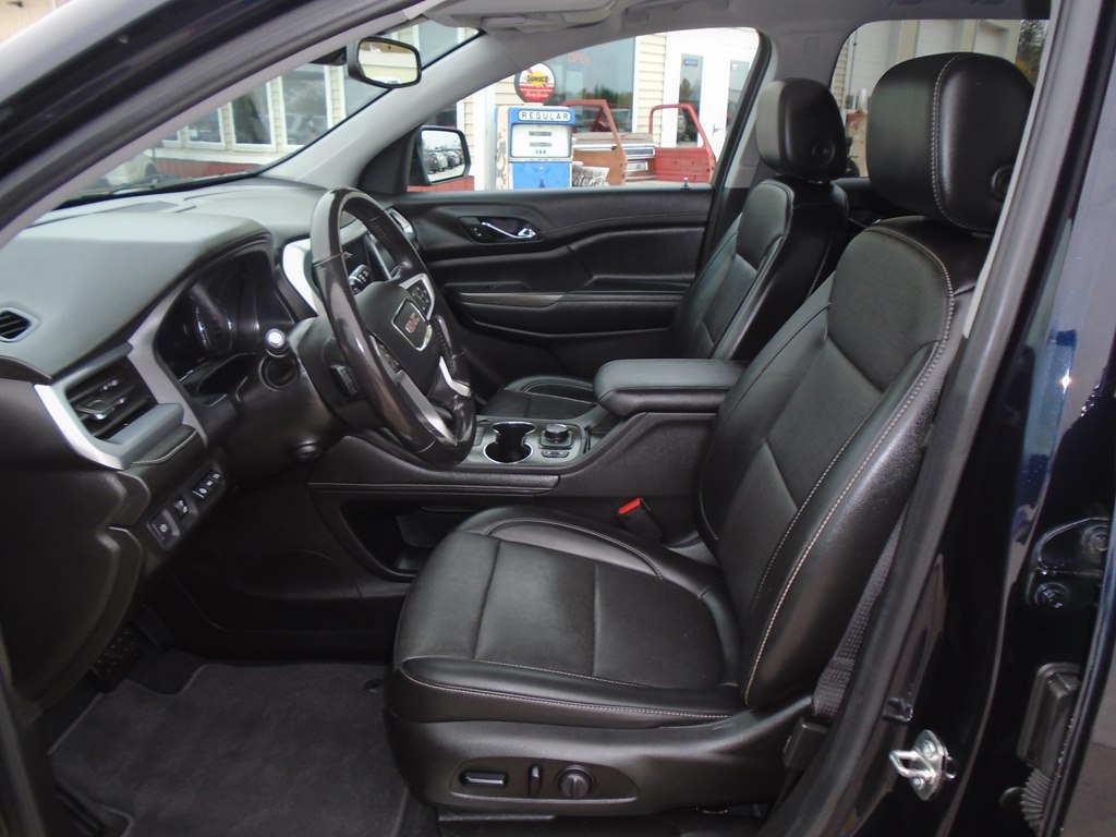 Photo 17 of this GMC ACADIA