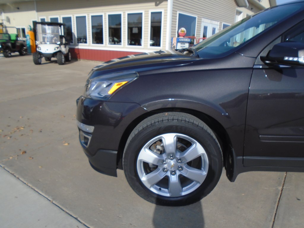 Photo 2 of this CHEVROLET TRAVERSE