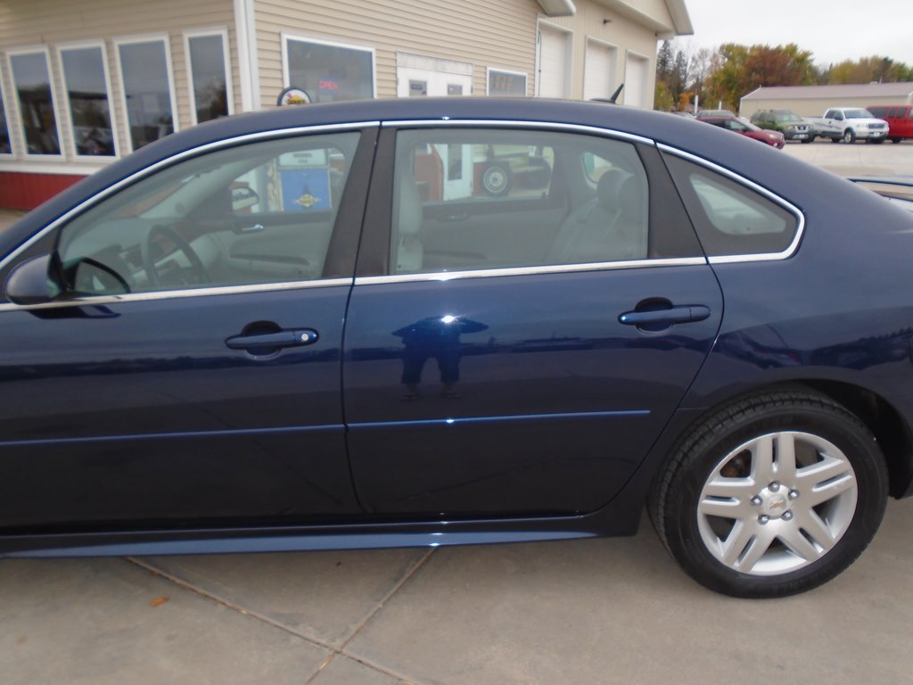 Photo 4 of this CHEVROLET IMPALA