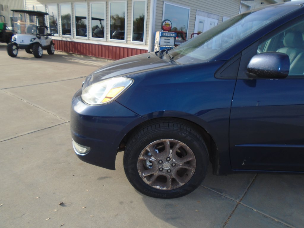 Photo 2 of this TOYOTA SIENNA