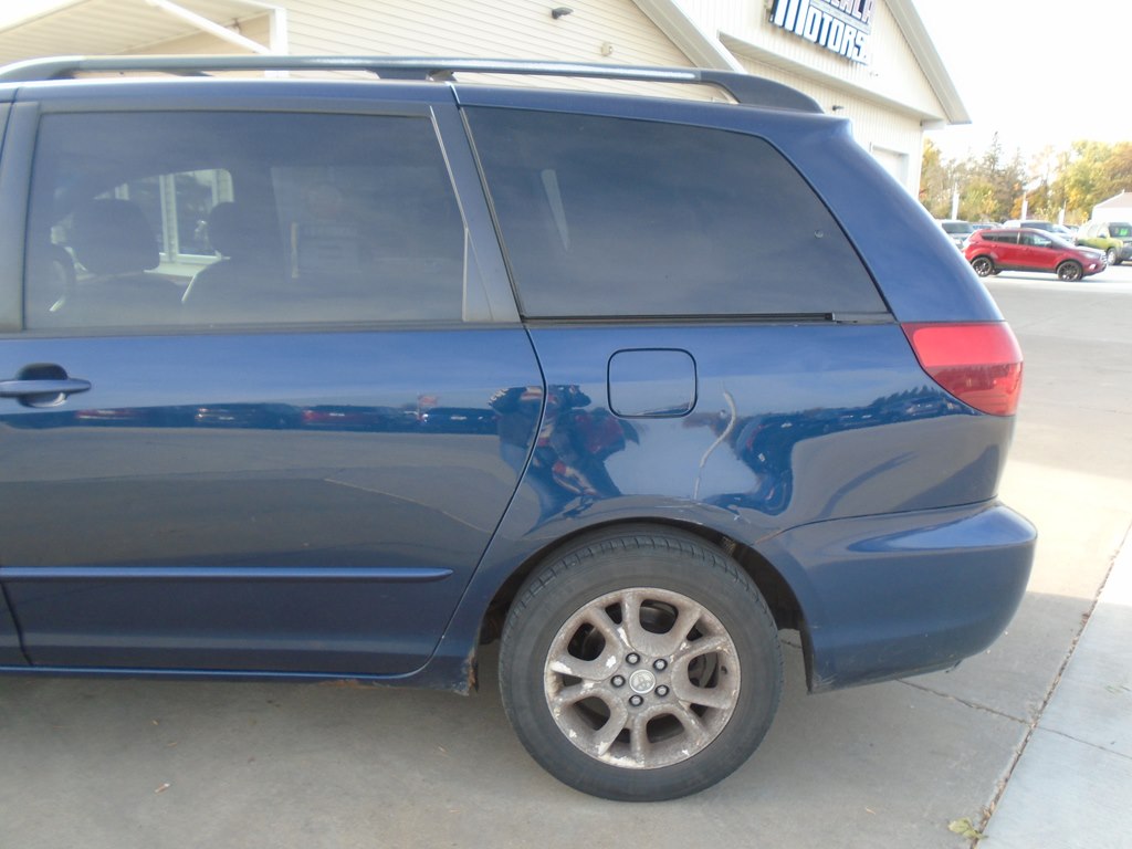 Photo 5 of this TOYOTA SIENNA