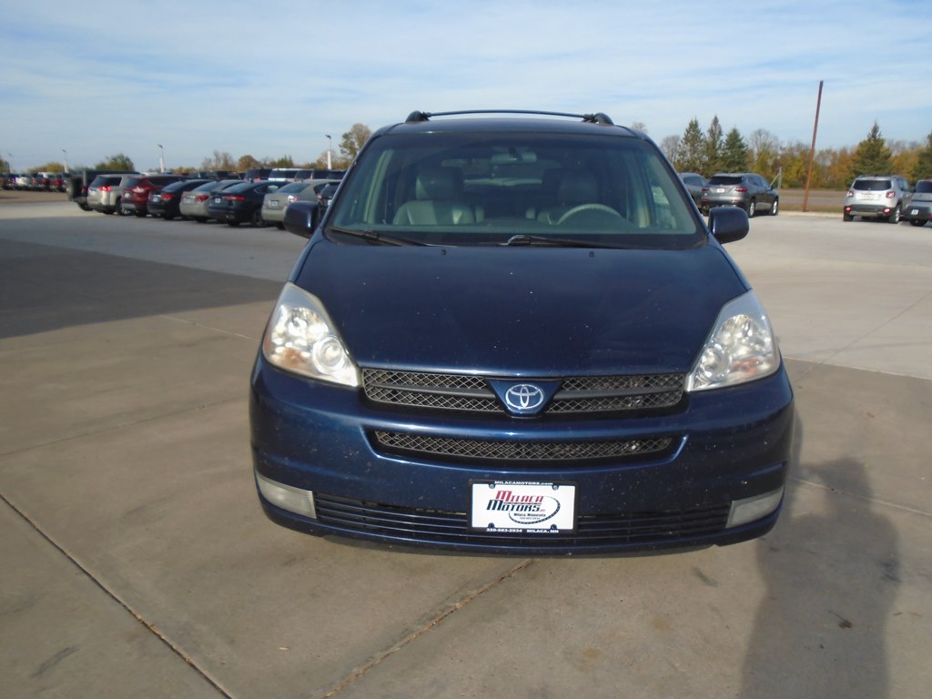 Photo 6 of this TOYOTA SIENNA