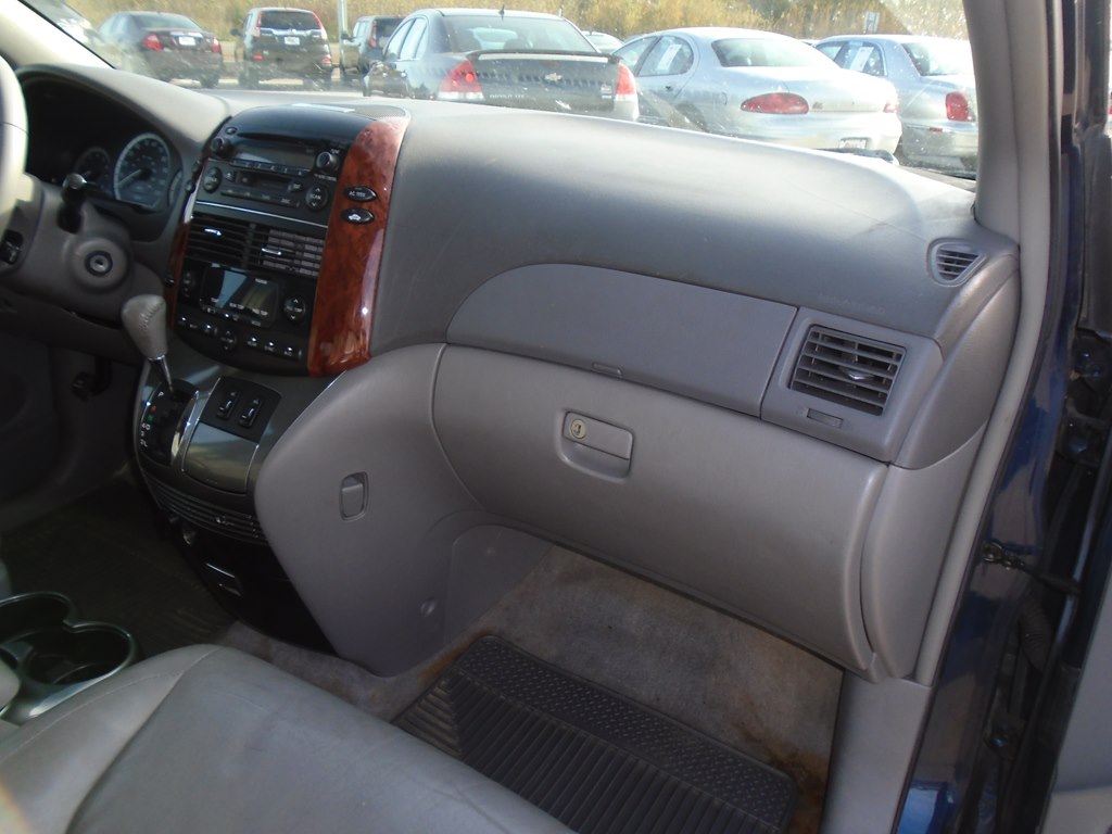 Photo 26 of this TOYOTA SIENNA