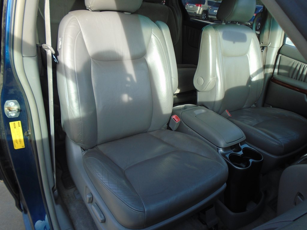 Photo 28 of this TOYOTA SIENNA