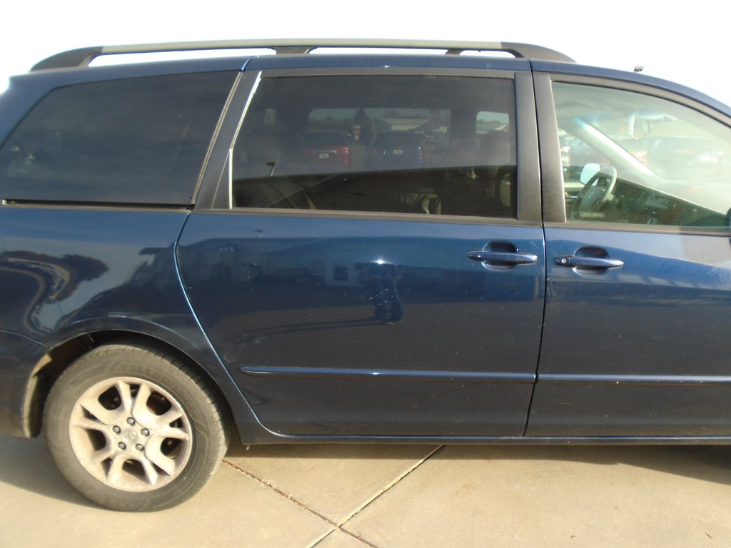 Photo 10 of this TOYOTA SIENNA