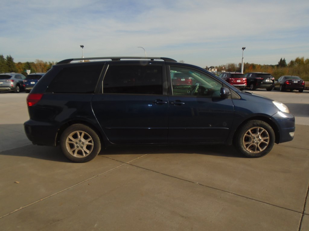 Photo 7 of this TOYOTA SIENNA