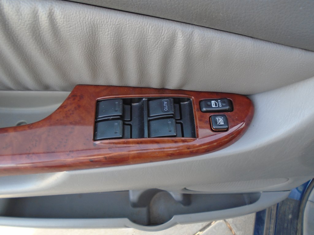 Photo 17 of this TOYOTA SIENNA