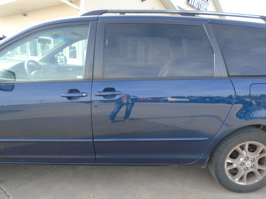 Photo 4 of this TOYOTA SIENNA